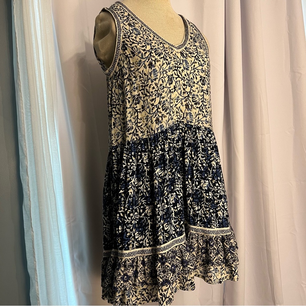 Sadie & sage women’s white & blue floral short sleeveless v beach ruffle dress S